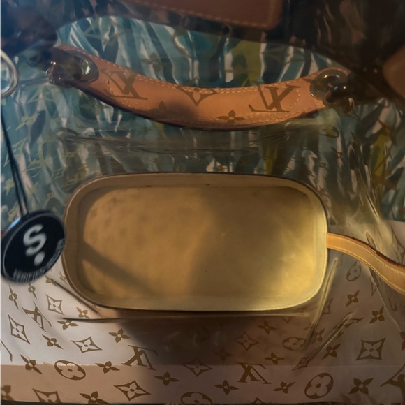 Louis Vuitton Monogram Sac Ambre MM Bucket Bag - Picture 2 of 9